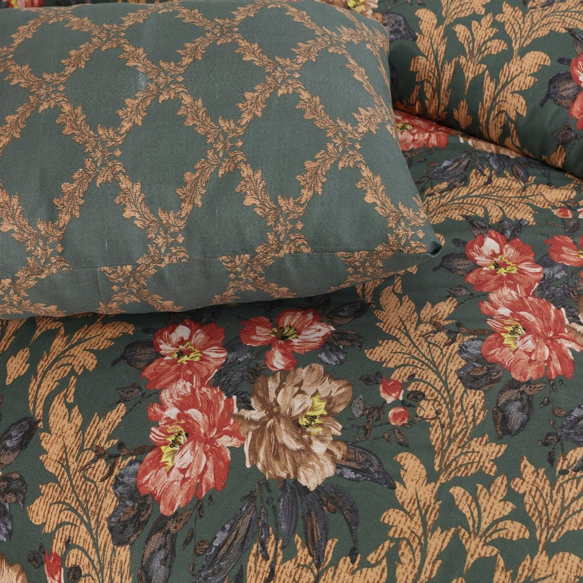 Luxus-7pc Summer Comforter Set. ( Light Filling)